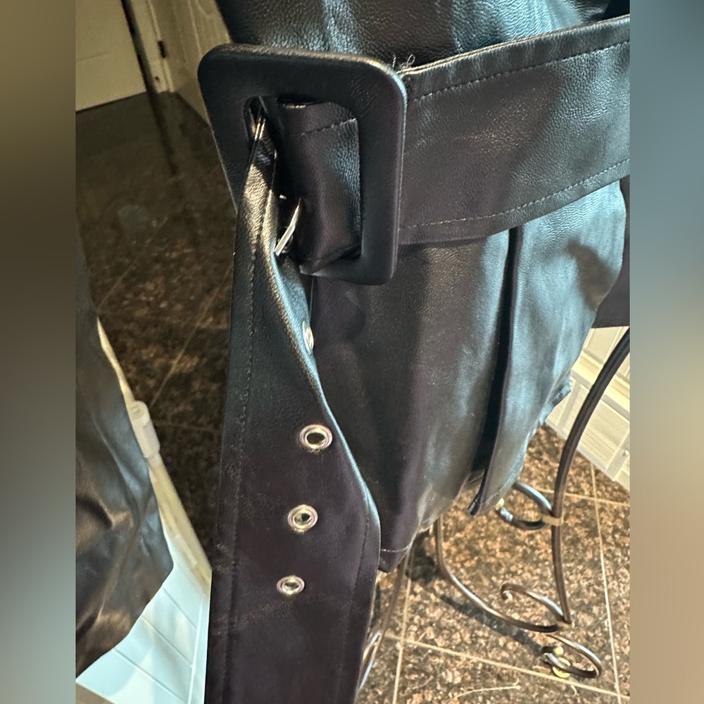 Leather jacket - Picture 5 of 6